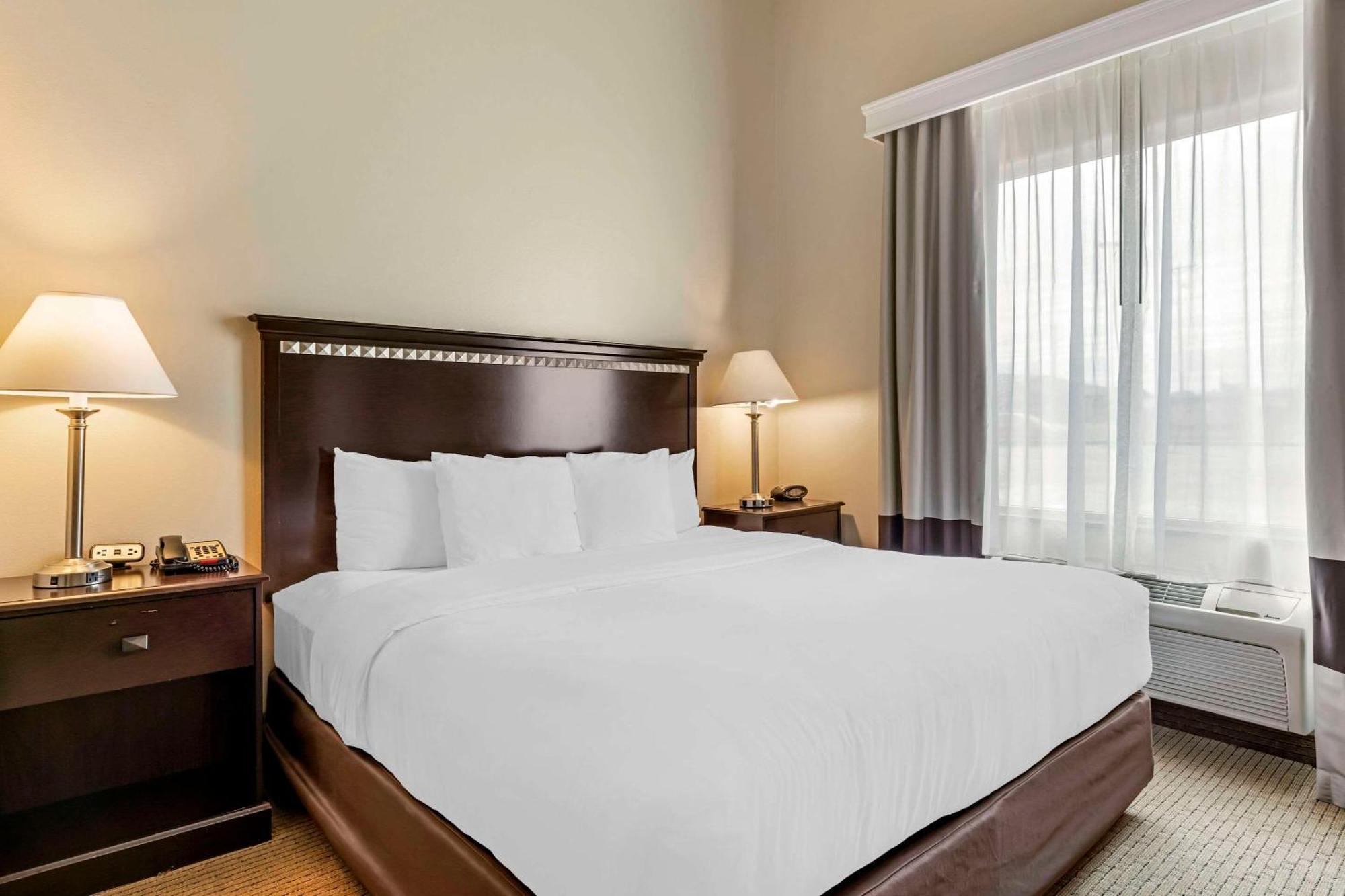 Comfort Suites Palestine Exteriör bild